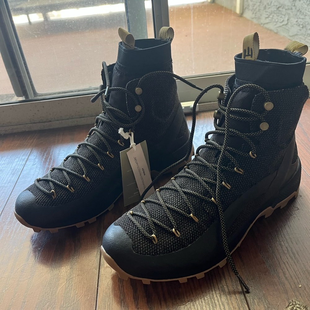 NWT Naglev unico mens combat boots